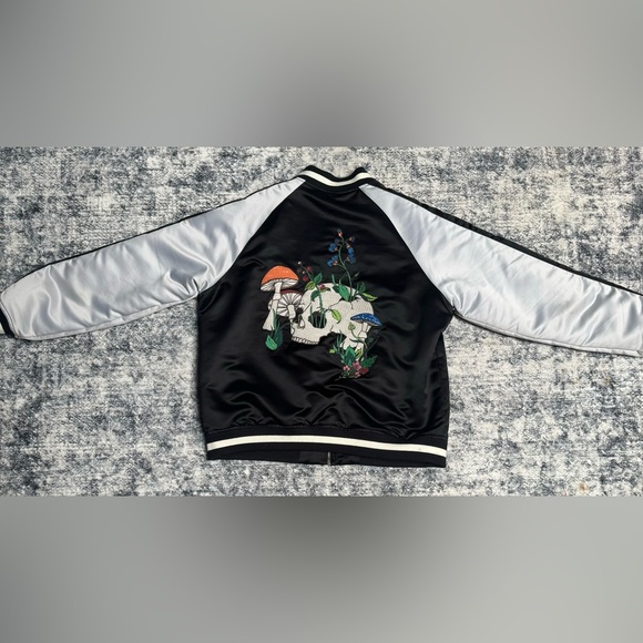 URBAN OUTFITTERS
SKULL & MUSHROOM BOMBER VARSITY JACKET
SIZE XL - Picture 2 of 2